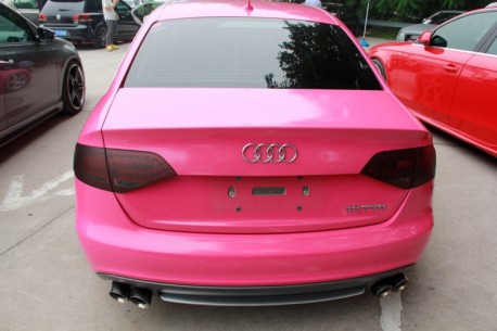 Audi A4L is a pink lowrider in China