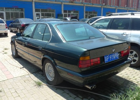 Spotted in China: E34 BMW 540i