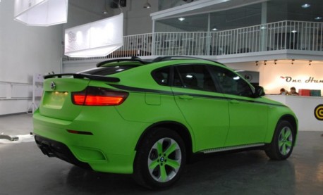 BMW X6 is matte-lime-green in China