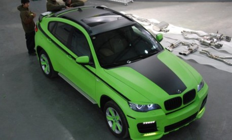 BMW X6 is matte-lime-green in China