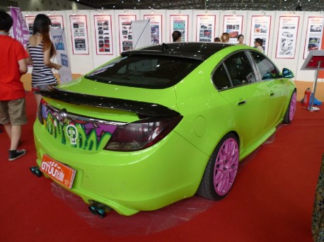 Buick Regal is lime-green in China