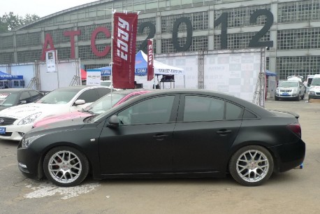Chevrolet Cruze in matte-black and with Audi-like head lights in China