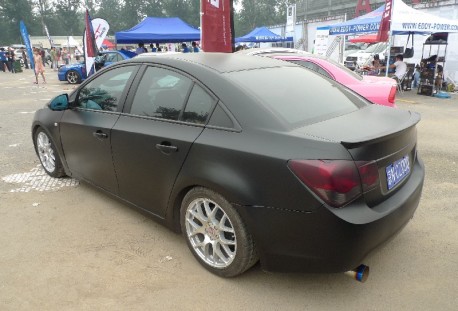 Chevrolet Cruze in matte-black and with Audi-like head lights in China