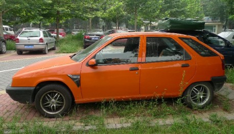 A Citroen Fukang is very Orange in China