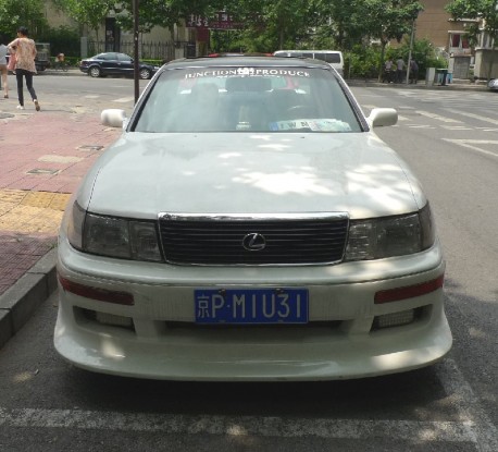 Lexus LS400 with a mighty body kit