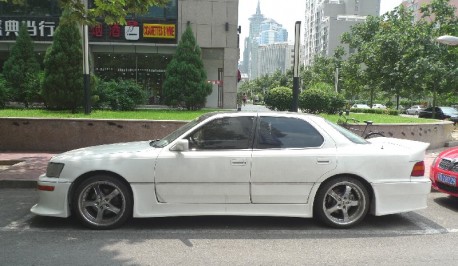 Lexus LS400 with a mighty body kit