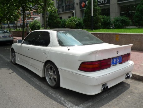 Lexus LS400 with a mighty body kit