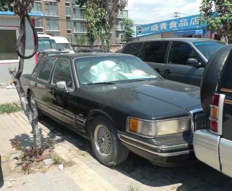 Spotted in China: Lincoln Town Car