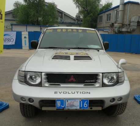 Spotted in China: Mitsubishi Pajero Evolution