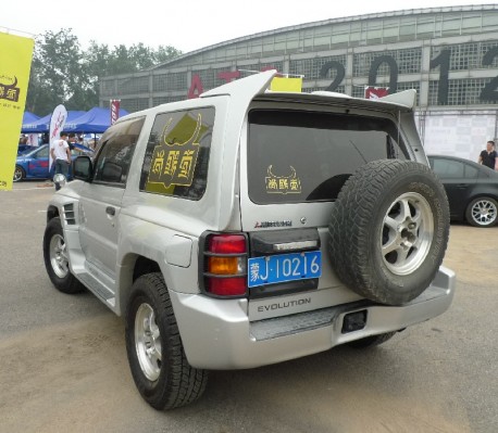 Spotted in China: Mitsubishi Pajero Evolution