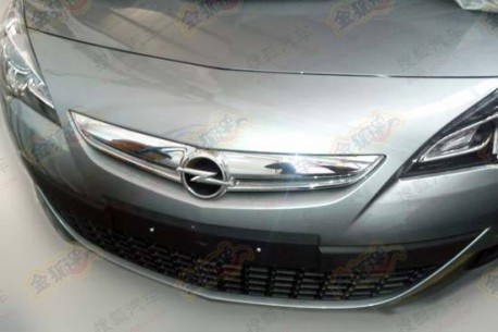 Spy Shots: Opel Astra GTC testing in China