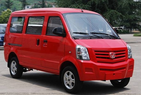 Shanxi Victory from China clones Cadillac for minivan