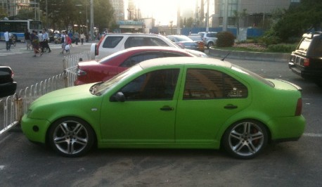 Volkswagen Bora is lime-green in China