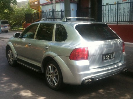 A very Pretty Porsche Cayenne in China