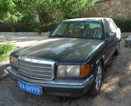 Mercedes-Benz W126 S280 and Cadillac Sedan DeVille limousine