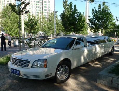 Mercedes-Benz W126 S280 and Cadillac Sedan DeVille limousine