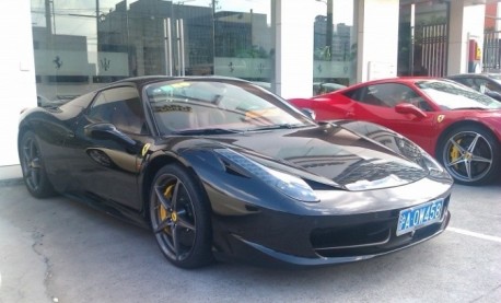 Ferrari 458 Italia is baby blue in China