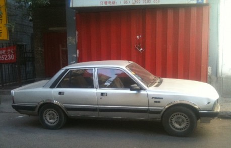 potted in China: Guangzhou-Peugeot 505 in silver