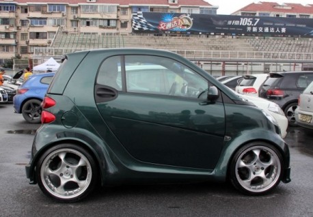 Smart ForTwo gets super wide in China