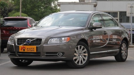 Spy Shots: facelifted Volvo S80L for China