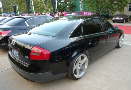 Audi A6 is a lowrider in China