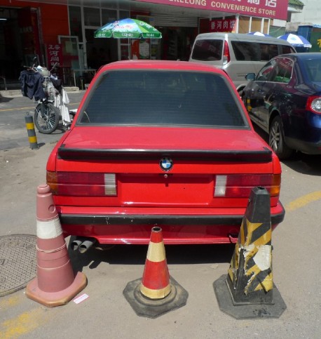 Spotted in China: E30 BMW 325i Sport M-Tech