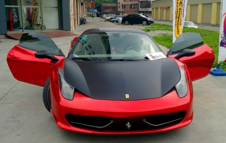 Ferrari 458 Italia in shiny red & matte black in China