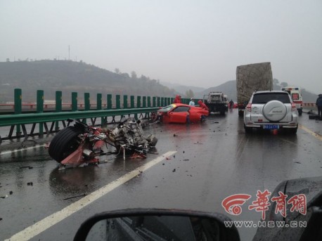 Crash Time China: Ferrari 458 Spider vs Ferrari California
