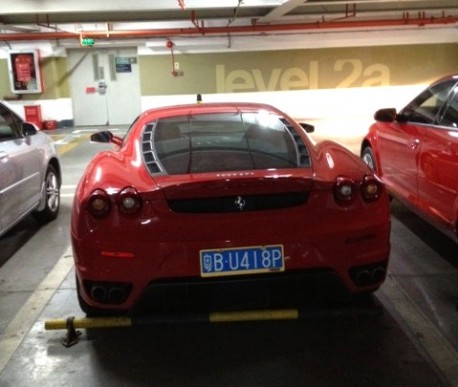 Ferrari F430 with golden alloys in China