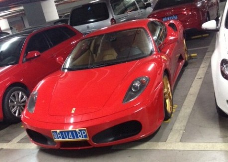 Ferrari F430 with golden alloys in China