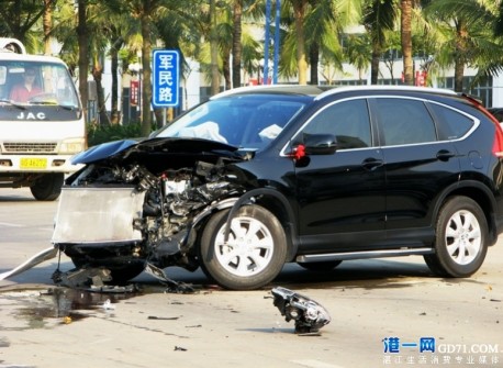 Crash Time China: Maserati GT vs Honda CR-V