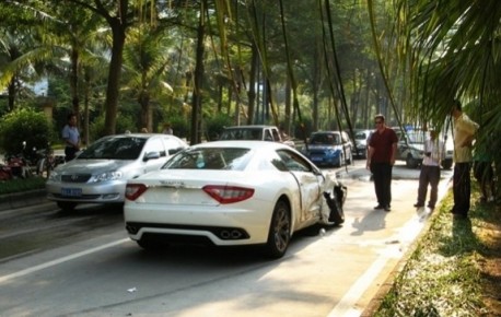 Crash Time China: Maserati GT vs Honda CR-V