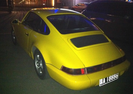 Spotted in China: 964 Porsche 911 in Yellow