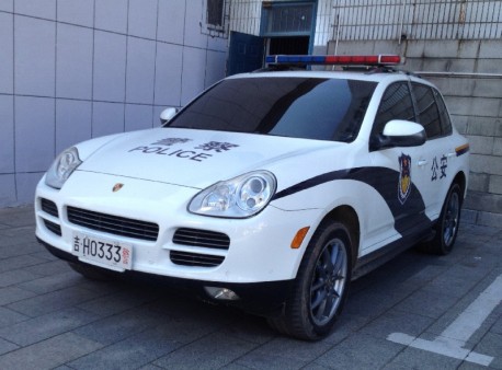 Porsche Cayenne police car in China