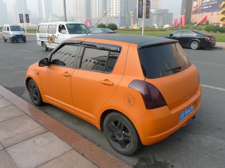 Suzuki Swift is matte orange in China