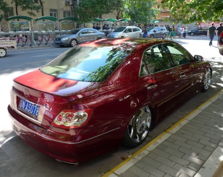 Toyota Reiz is a Lowrider in China