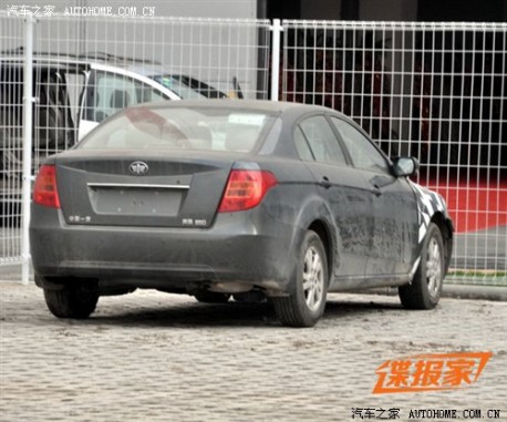 Spy Shots: facelifted FAW-Besturn B50 did not change that much