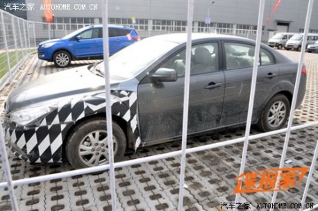 Spy Shots: facelifted FAW-Besturn B50 did not change that much