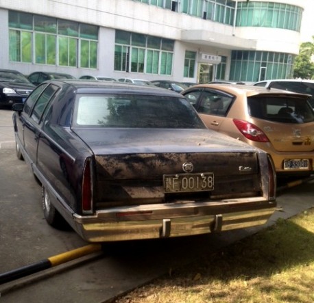Spotted in China: Cadillac Fleetwood in Blue