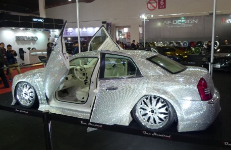Chrysler 300C is Extremely Bling in China