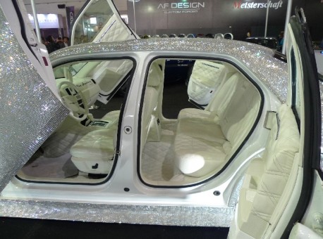 Chrysler 300C is Extremely Bling in China