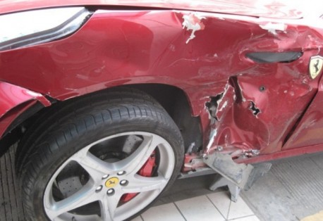 Ferrari FF crashes in China