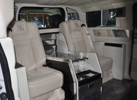 Super Stretched Hummer H2 for 2.95 million yuan in China