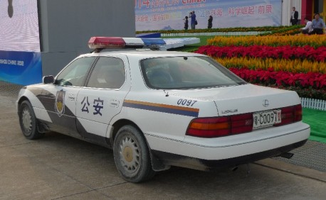 Lexus LS400 police car from China