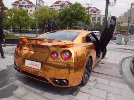 Nissan GT-R in gold with Lambo-doors from China