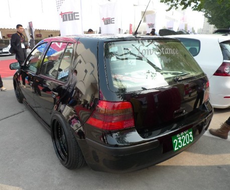 Volkswagen Golf MK4 is a lowrider in China