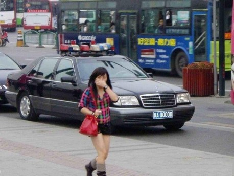 Mercedes-Benz W140 S-Class is a Motorcade Car in China