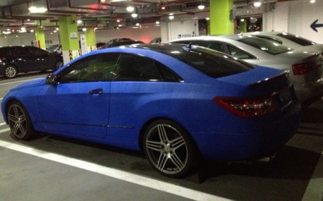 Mercedes-Benz E-Class Coupe is shiny blue in China