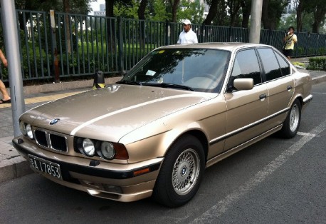 Spotted in China: perfect E34 BMW 540i