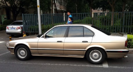 Spotted in China: perfect E34 BMW 540i